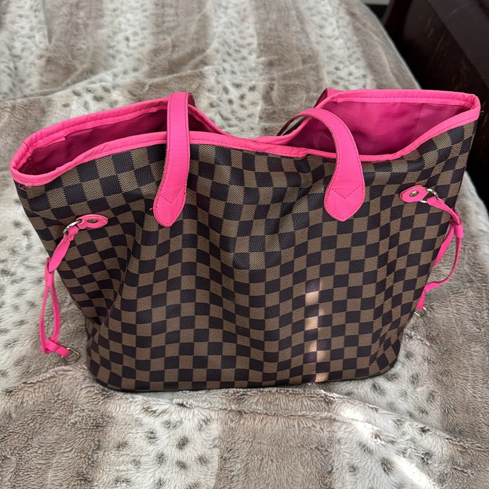 💖Stylish Pink and Brown Checkered Tote Bag - Picture 9 of 10
